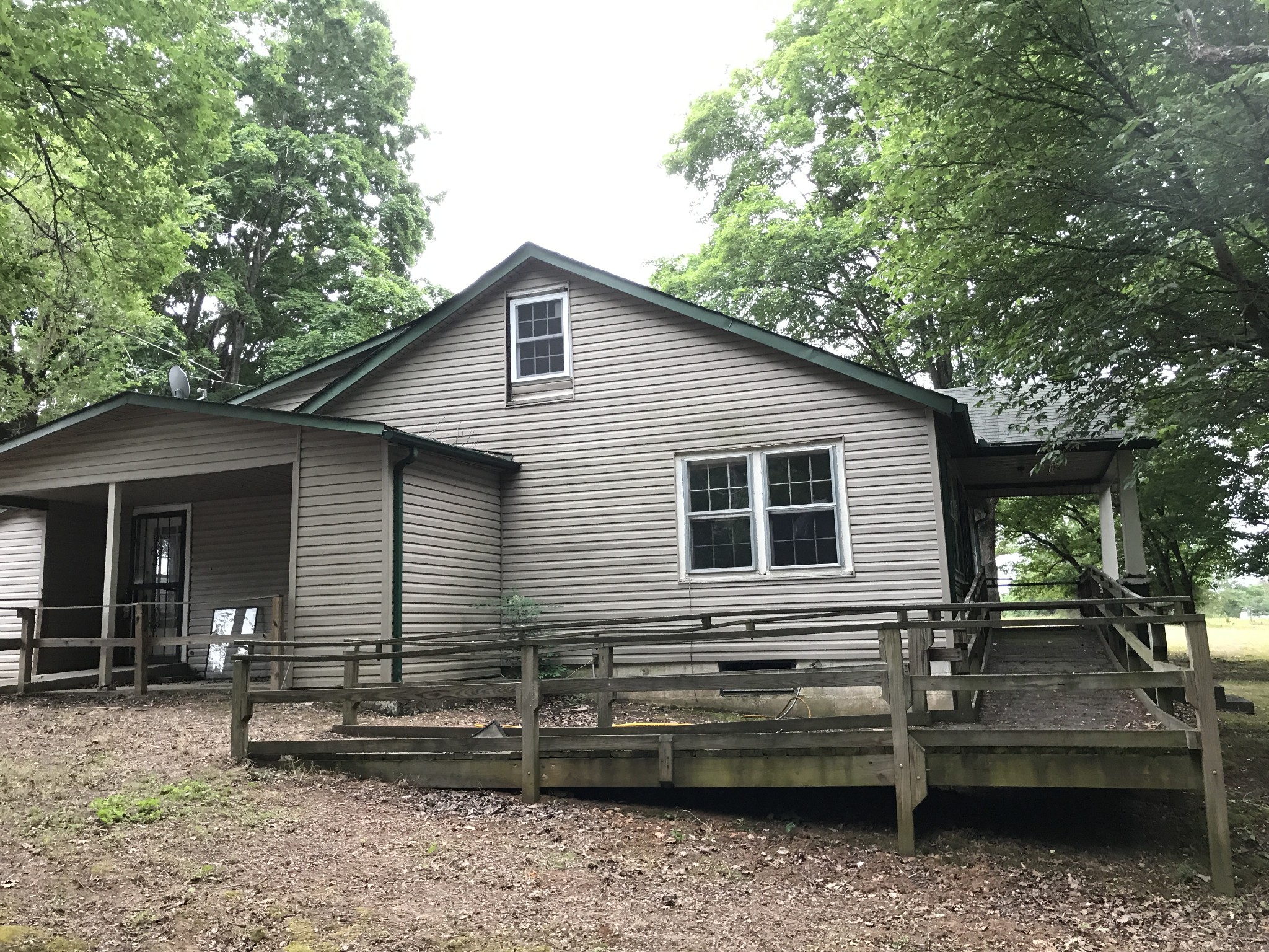811 Gholson Road Clarksville, TN 37043 - Photo 22 of 25 a front view of a house with sitting area