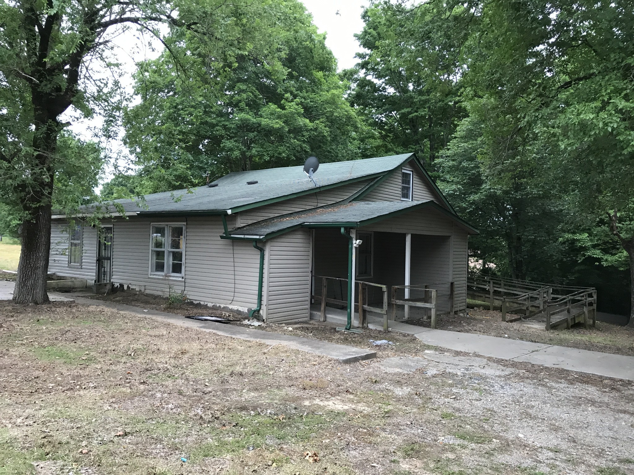 811 Gholson Road Clarksville, TN 37043 - Photo 7 of 25 a backyard of a house with yard and barbeque oven