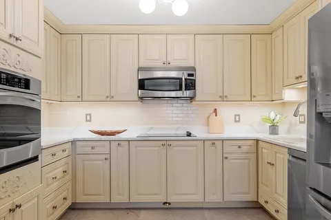 $599,000 | 20 Central Street, Unit 402, Salem, MA 01970