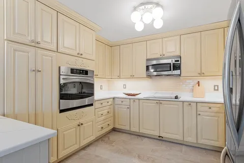 $599,000 | 20 Central Street, Unit 402, Salem, MA 01970