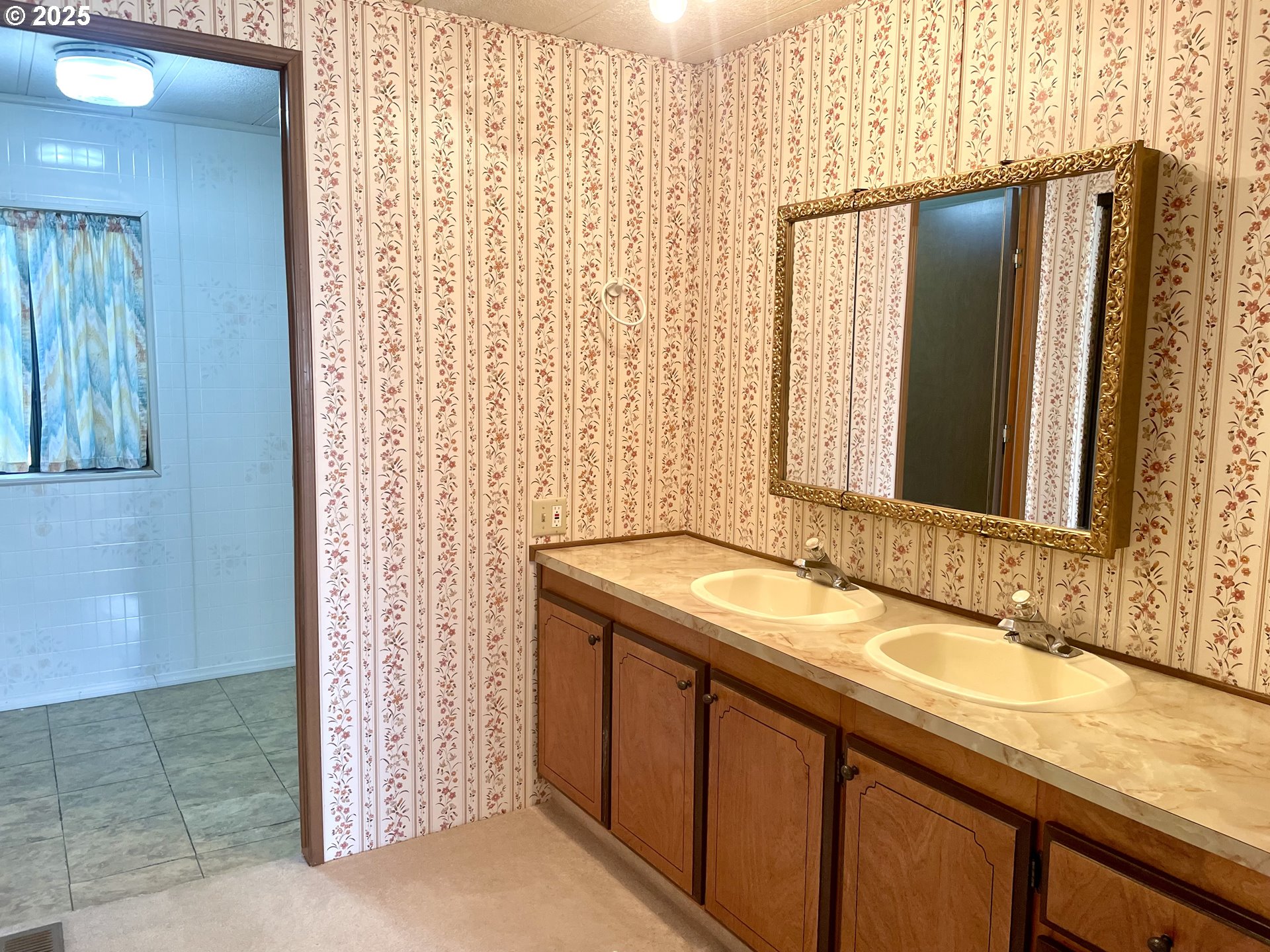 2895 Harris Street Road Kelso, WA 98626 - Photo 23 of 47 a bathroom with a granite countertop sink and a mirror