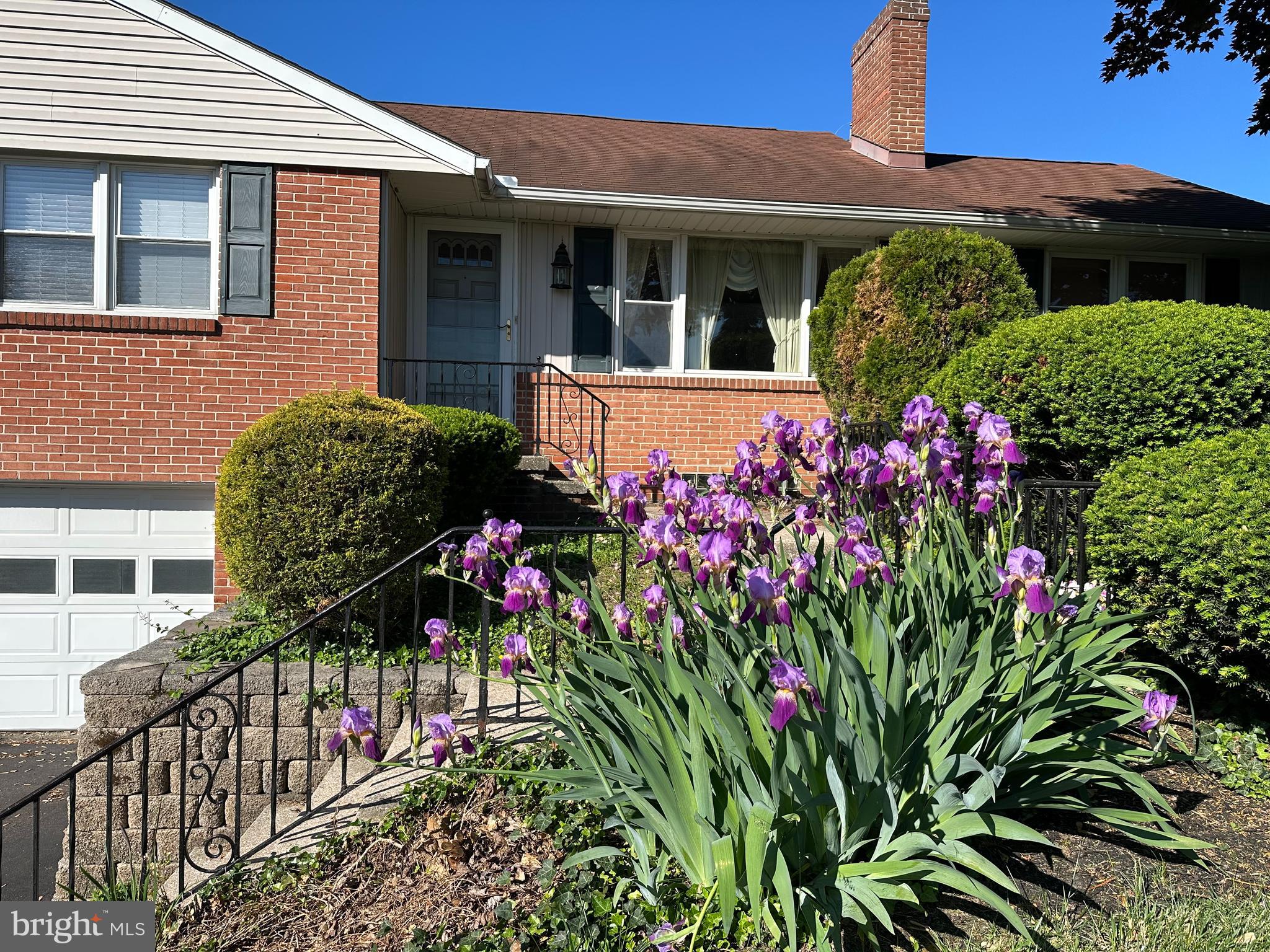 1748 Crescent Road York, PA 17403 - Photo 2 of 3 Gallery Image 2