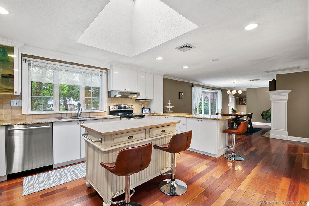 14 Ridgewood Road Avon, CT 06001 - Photo 4 of 35