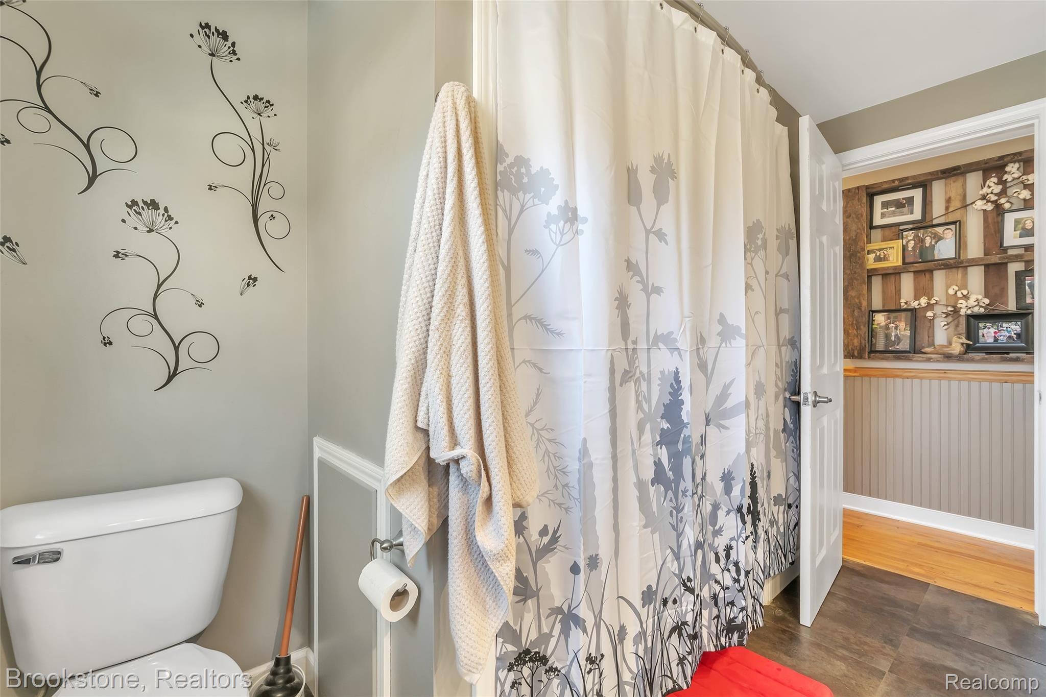 811 Croydon Road Rochester, MI 48309 - Photo 29 of 47 35-811-Croydon-Rd-WindowStill-Real-.jpg
