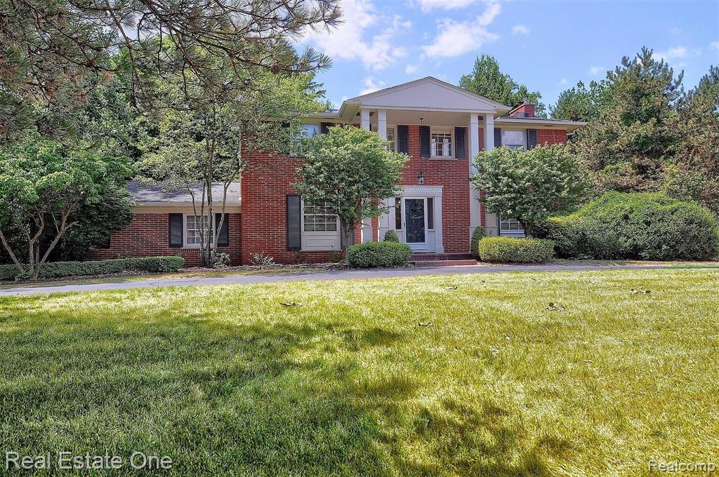 483 Willow Tree Lane Rochester Hills, MI 48306 - Photo 3 of 47