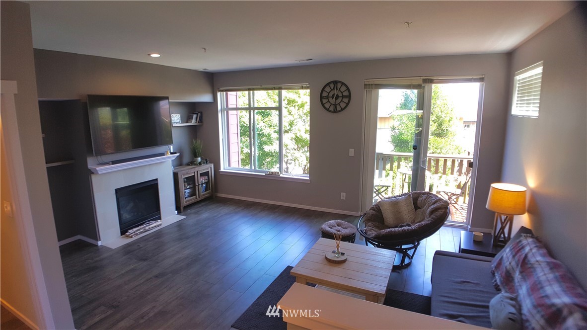 135 Cougar Ridge Road Northwest Issaquah, WA 98027 - Photo 2 of 22 a living room with furniture a fireplace and a flat screen tv