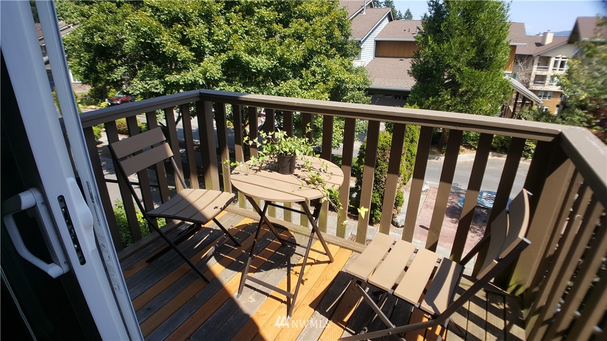 135 Cougar Ridge Road Northwest Issaquah, WA 98027 - Photo 21 of 22 a view of balcony with wooden floor and seating space