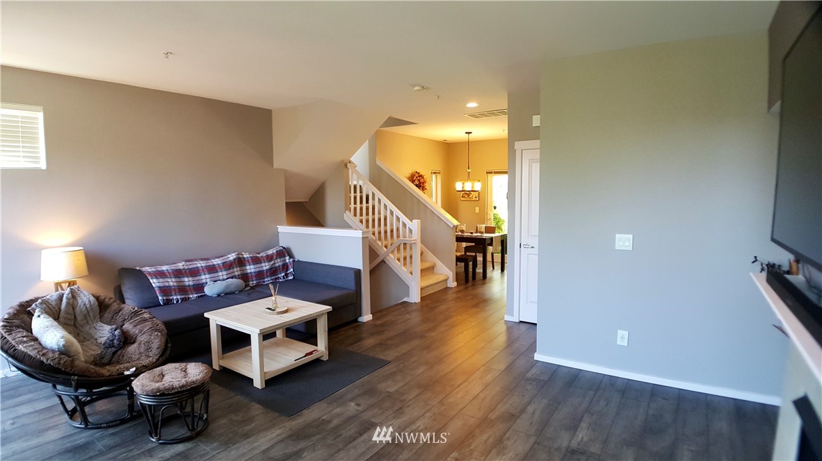 135 Cougar Ridge Road Northwest Issaquah, WA 98027 - Photo 5 of 22 a living room with furniture and wooden floor