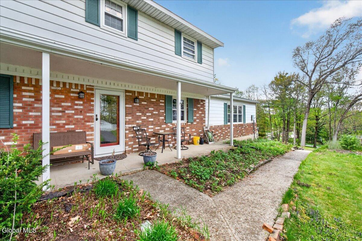 29 Hills Road Malta, NY 12019 - Photo 5 of 50 54-29 Hills Rd-54