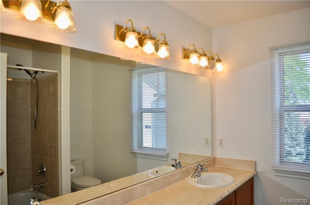 19751 Gill Road Livonia, MI 48152 - Photo 16 of 21 Full Bath Second Floor