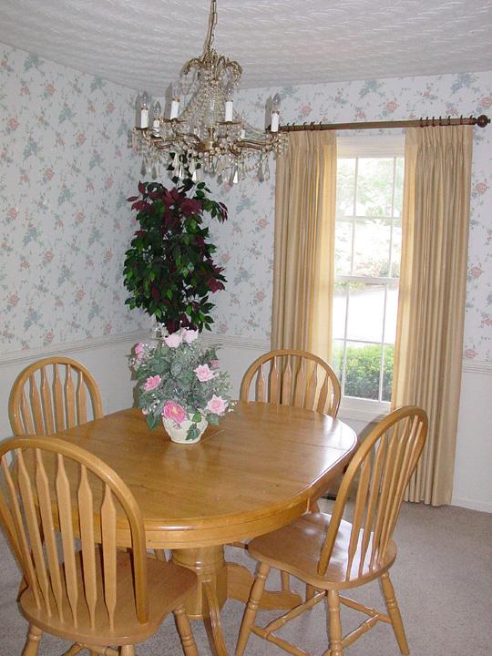 5000 Harvest Ridge Road Roanoke, VA 24019 - Photo 4 of 5 Dining room