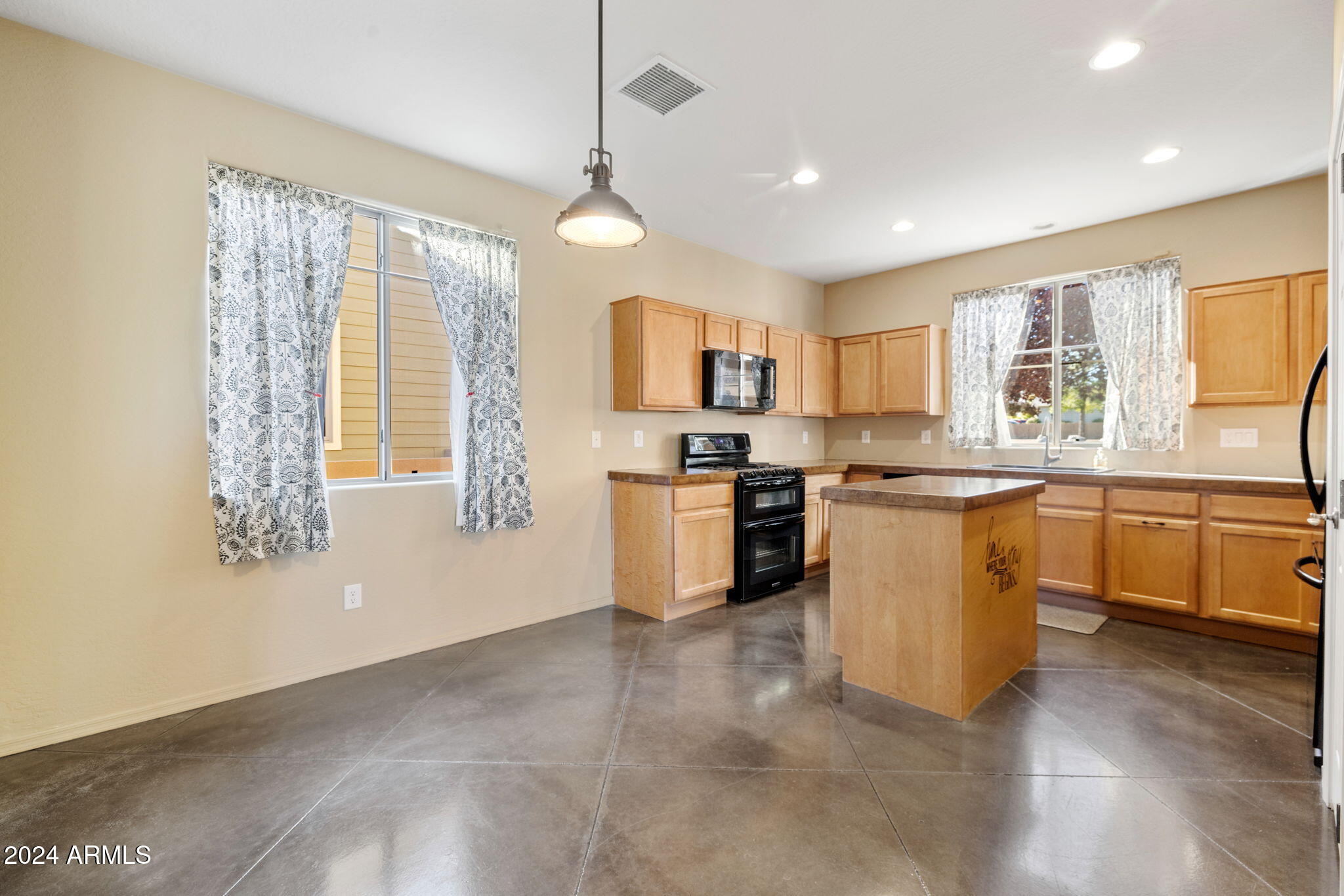 1347 Kettle Hill Road Prescott Valley, AZ 86314 - Photo 11 of 86 11-Dining and Kitchen_5