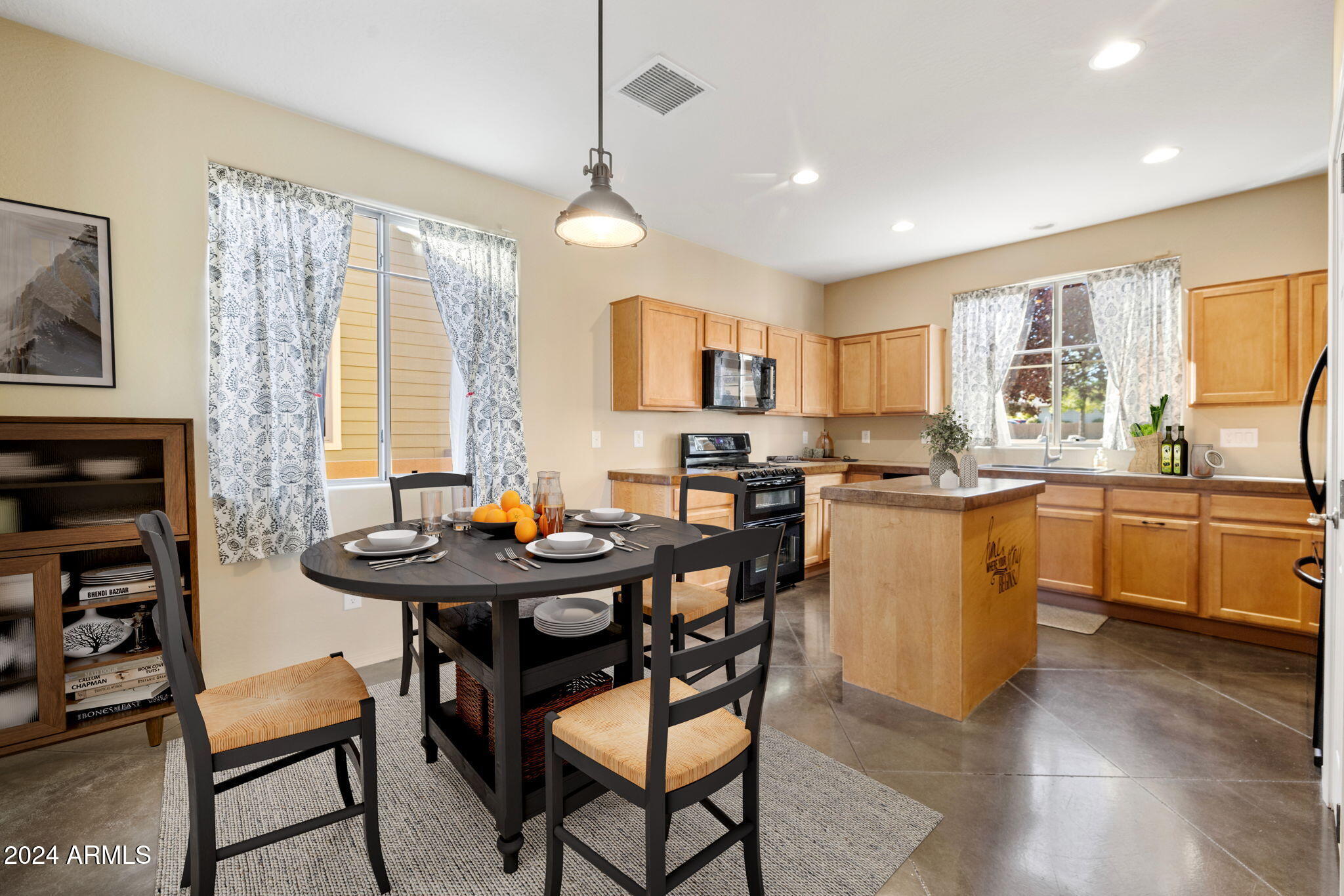 1347 Kettle Hill Road Prescott Valley, AZ 86314 - Photo 12 of 86 12-Dining to Kitchen