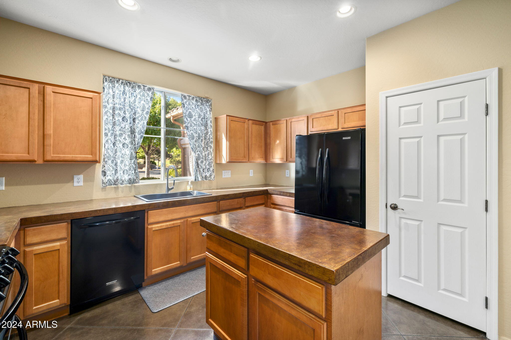 1347 Kettle Hill Road Prescott Valley, AZ 86314 - Photo 14 of 86 14-Kitchen_2