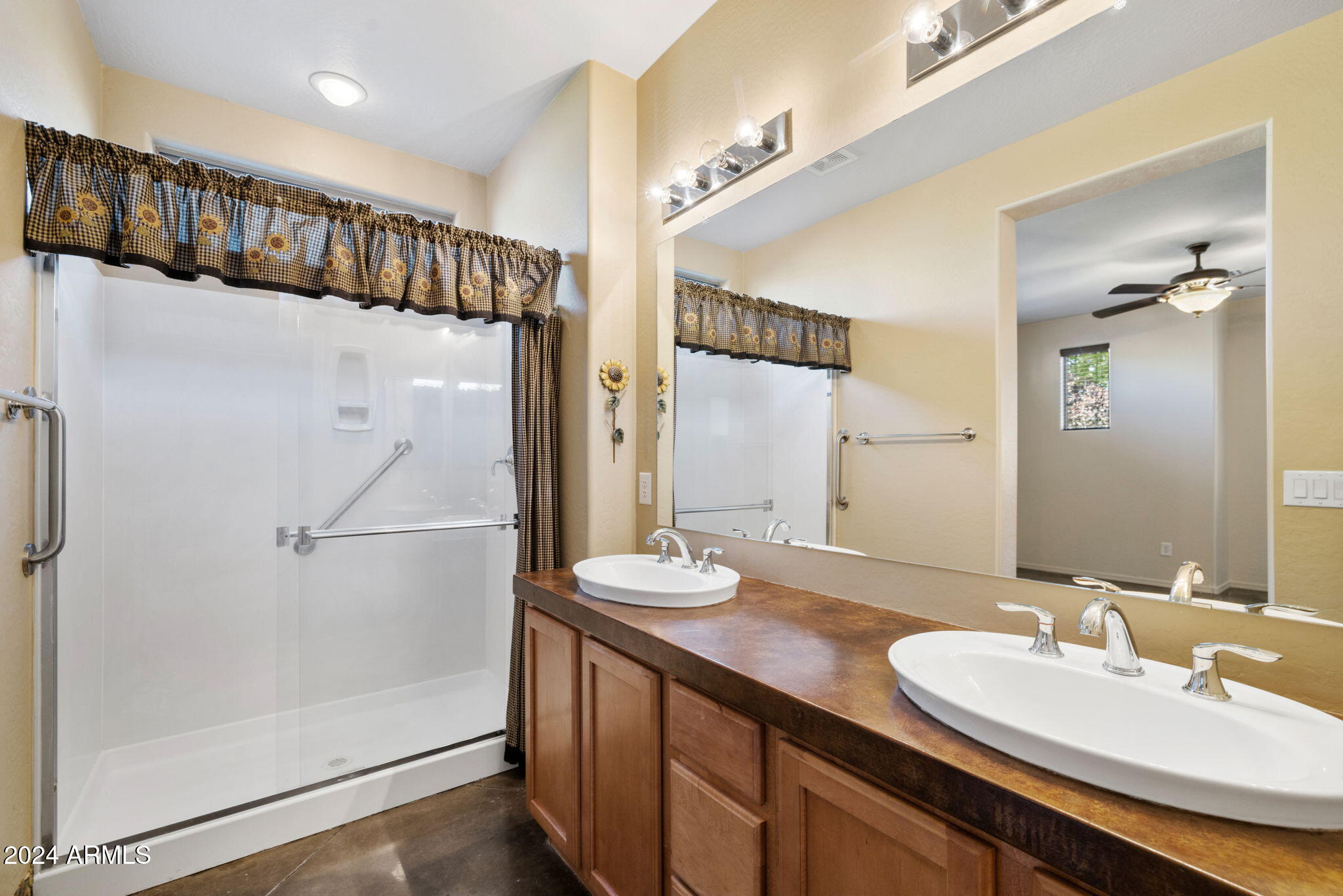 1347 Kettle Hill Road Prescott Valley, AZ 86314 - Photo 18 of 86 18-Primary Bathroom