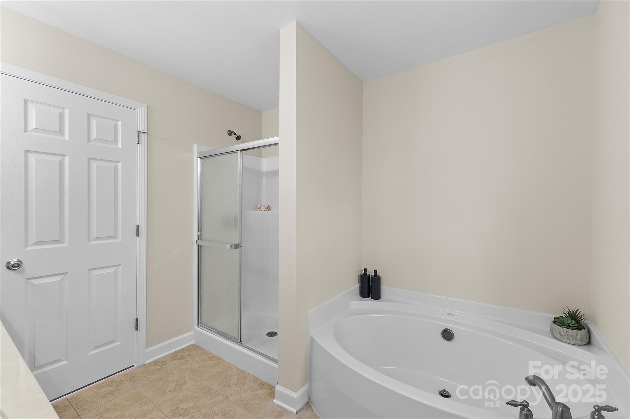 490 Rutledge Drive Catawba, SC 29704 - Photo 17 of 33 a bathroom with a tub