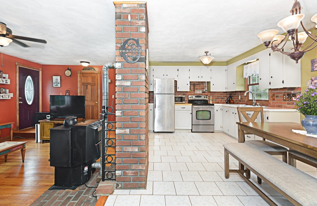 921 Reed Street Warren, MA 01092 - Photo 9 of 33