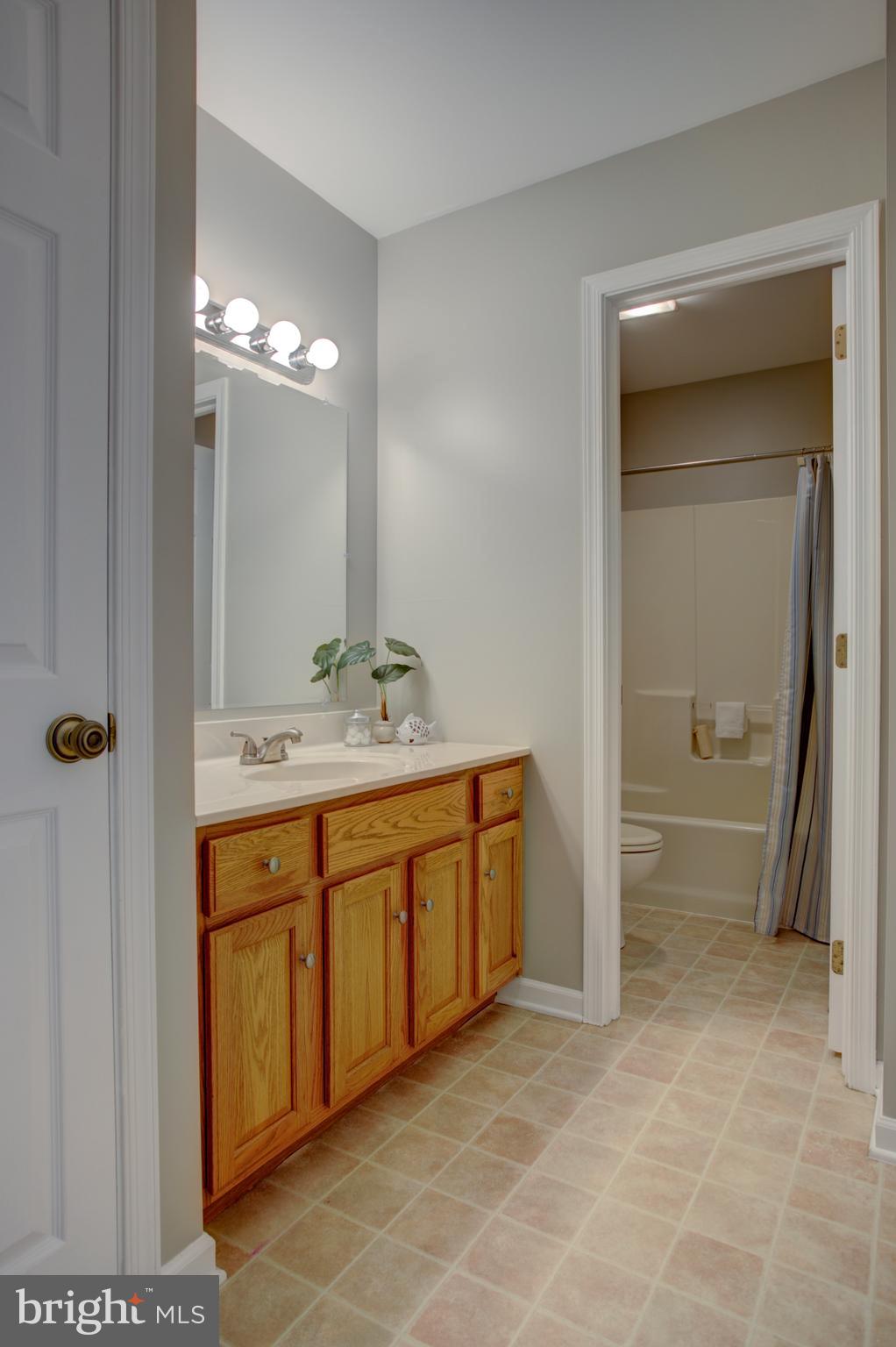 29 Newville Road Elizabethtown, PA 17022 - Photo 11 of 23 Bath 1
