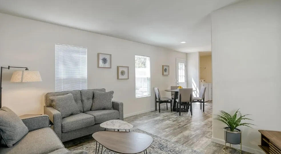 19555 Tunnel Road, Unit 19 Redding, CA 96003 - Photo 2 of 14 sb living