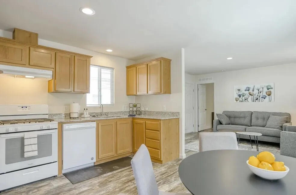 19555 Tunnel Road, Unit 19 Redding, CA 96003 - Photo 5 of 14 sb kit3