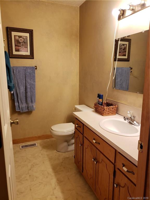 2527 Otis Dellinger Road Lincolnton, NC 28092 - Photo 11 of 19 Gallery Image 11