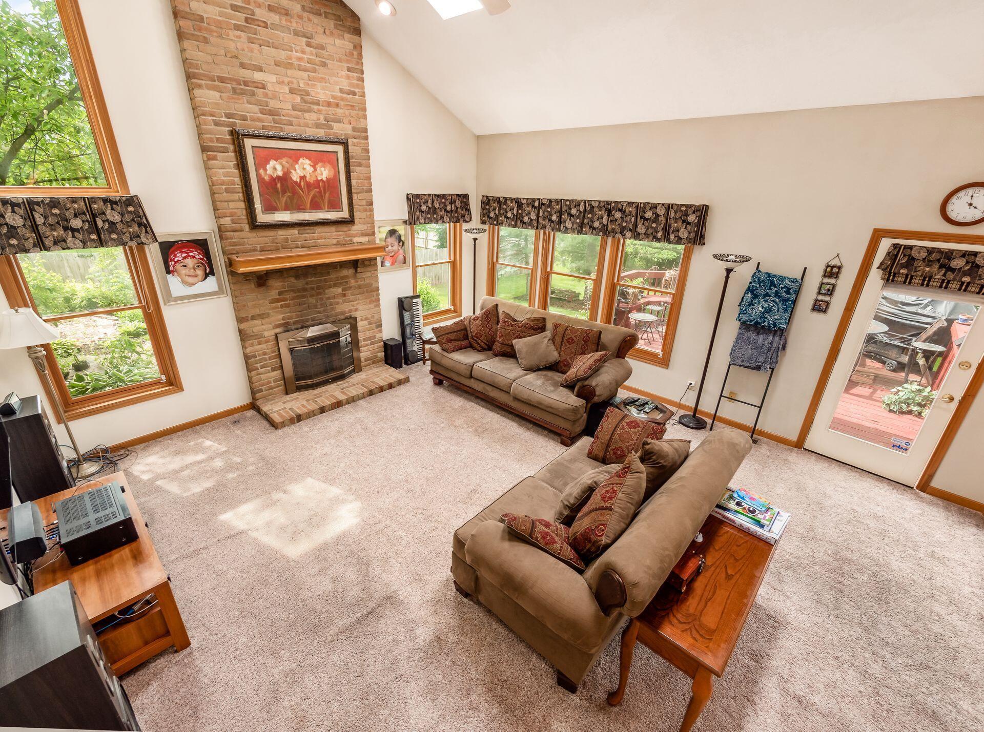 388 Beecher Road Columbus, OH 43230 - Photo 6 of 71 Great Room w/vaulted ceiling