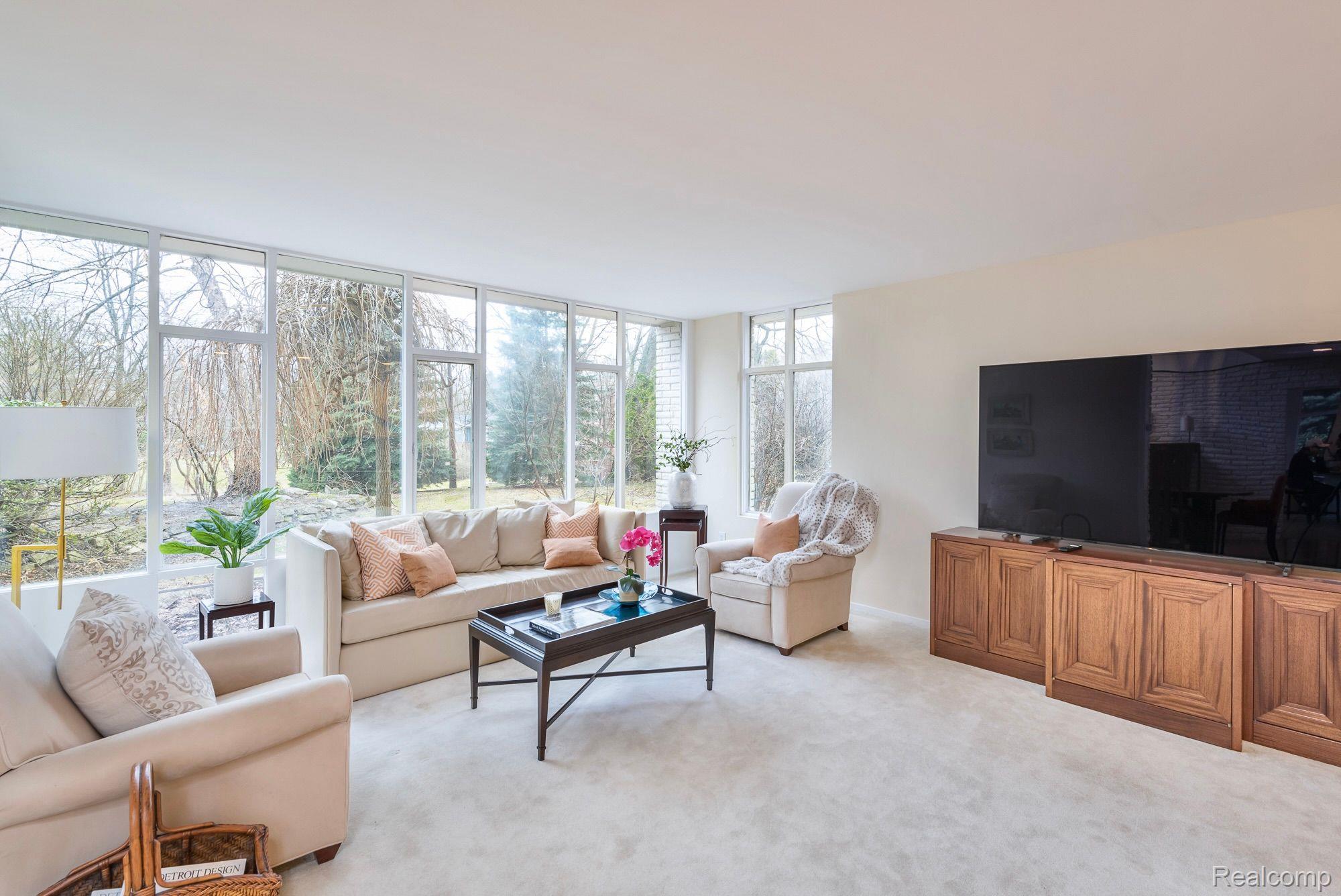 3364 Greentree Road Bloomfield Hills, MI 48304 - Photo 6 of 25 Living Room
