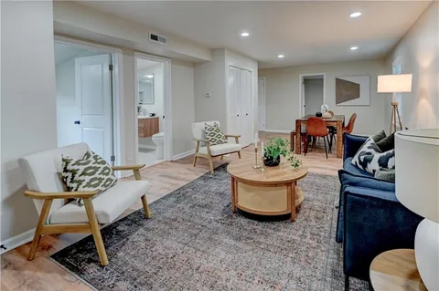 $247,500 | 7126 Main Street, Kansas City, MO 64114