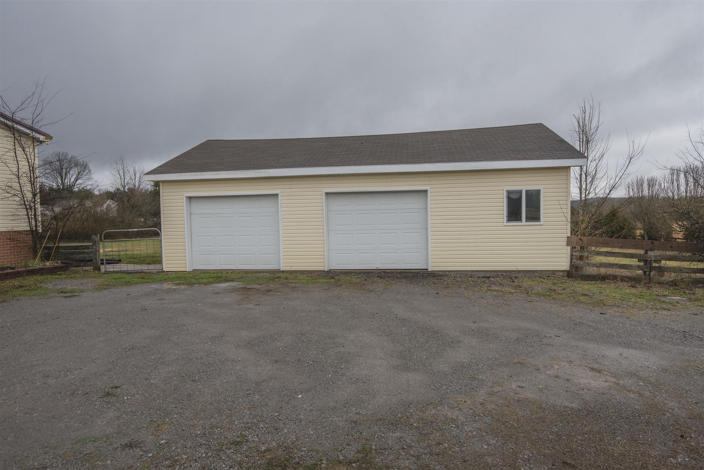 1227 Linwood Road Watertown, TN 37184 - Photo 3 of 29 a house with a outdoor space
