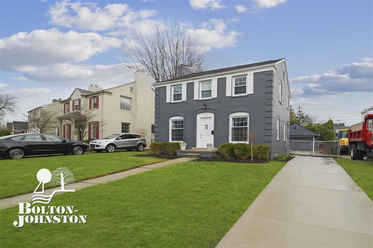 1675 Fairholme Road Grosse Pointe Woods, MI 48236 - Photo 2 of 33