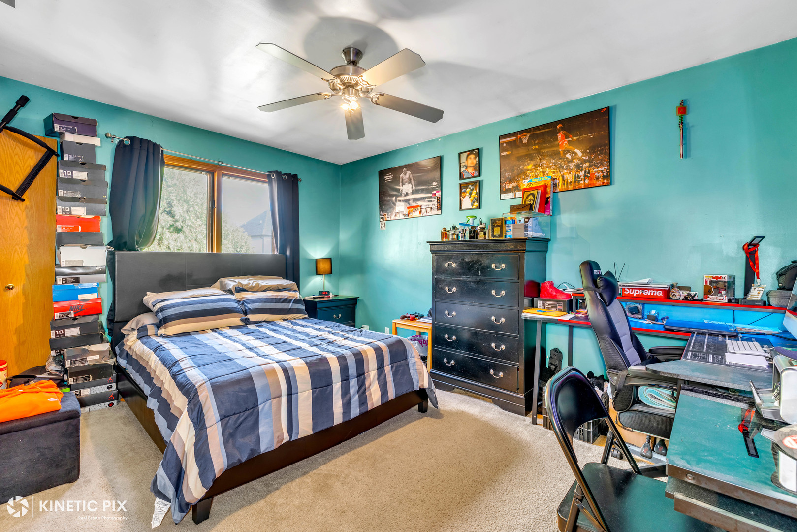 8619 Linder Avenue Burbank, IL 60459 - Photo 19 of 40 a bedroom with a bed and a flat screen tv