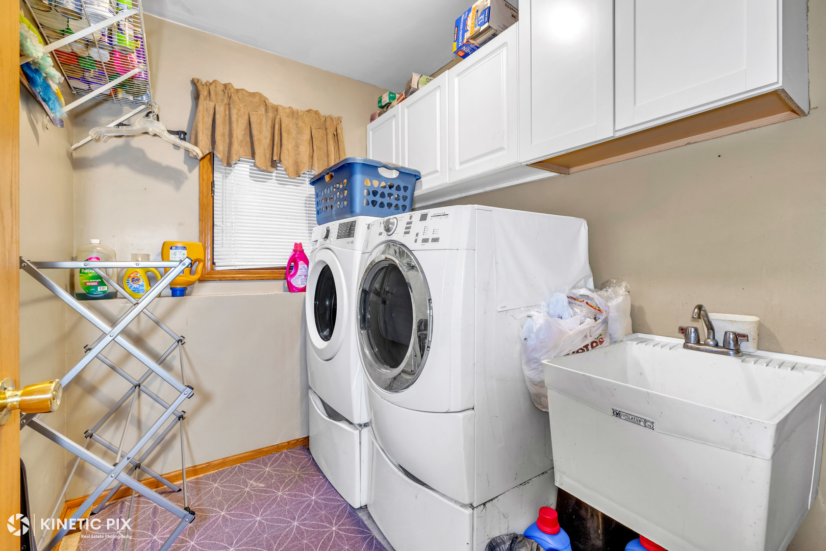 8619 Linder Avenue Burbank, IL 60459 - Photo 28 of 40 a utility room with dryer and washer