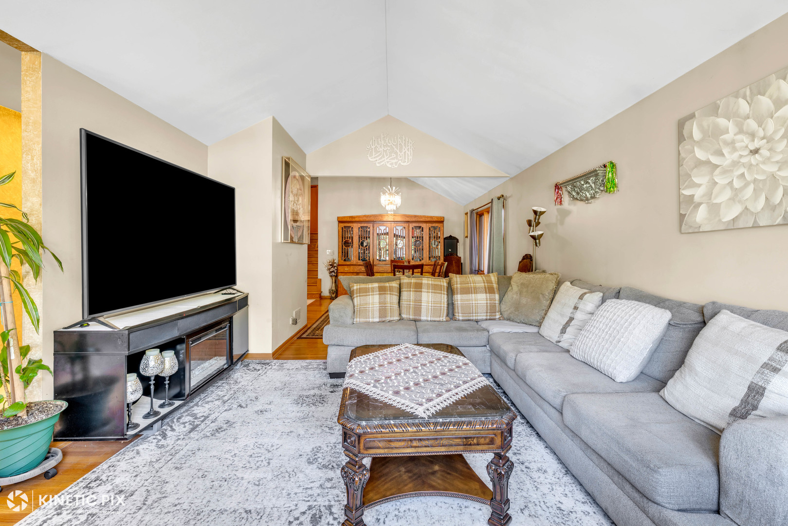 8619 Linder Avenue Burbank, IL 60459 - Photo 4 of 40 a living room with furniture and a flat screen tv