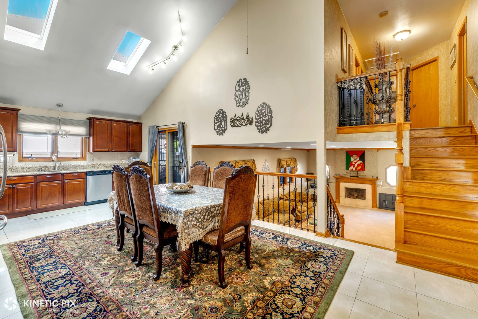 8619 Linder Avenue Burbank, IL 60459 - Photo 8 of 40 a view of a dining room with furniture