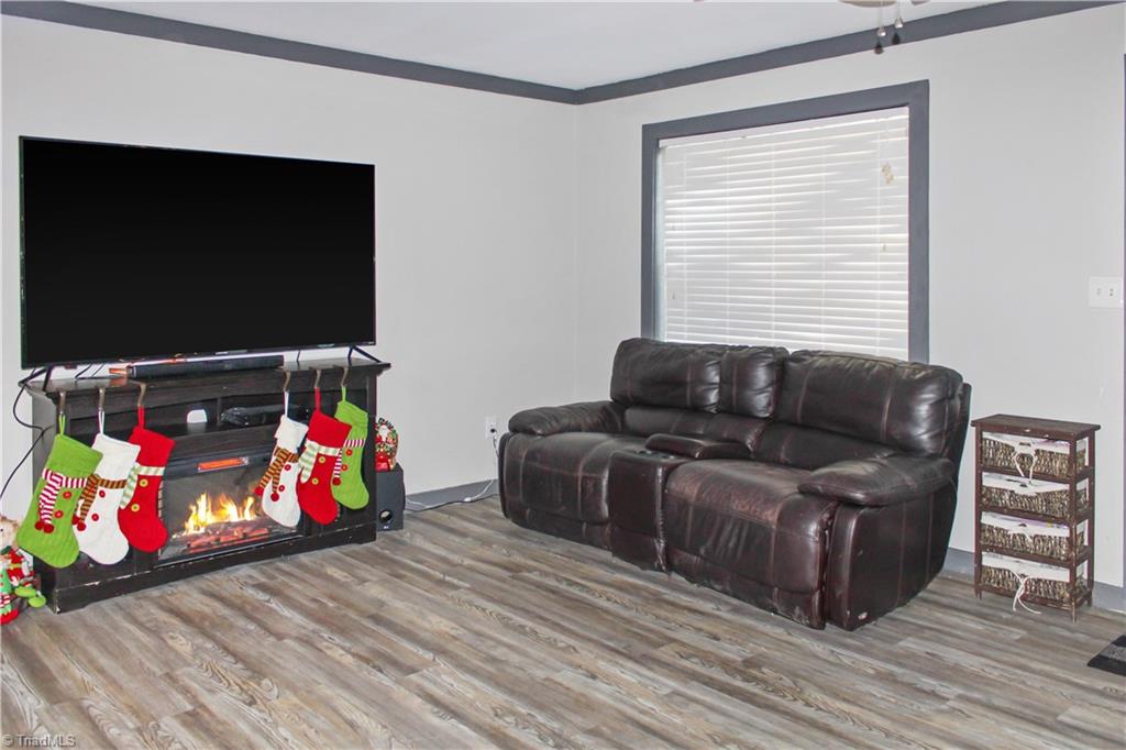 134 Fraley Fields Road High Point, NC 27262 - Photo 4 of 21 Living Room