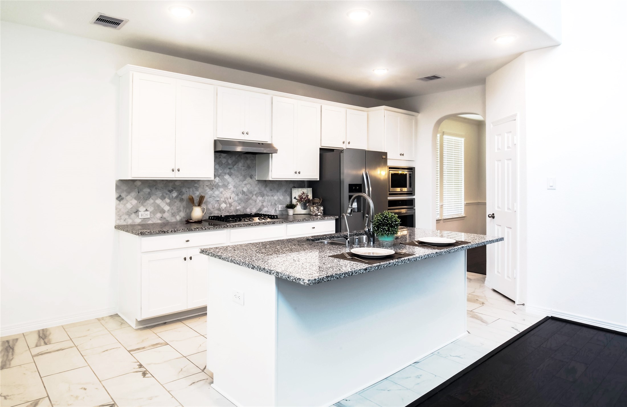6307 Grand Drift Court Katy, TX 77494 - Photo 8 of 24 Kitchen with breakfast bar.
