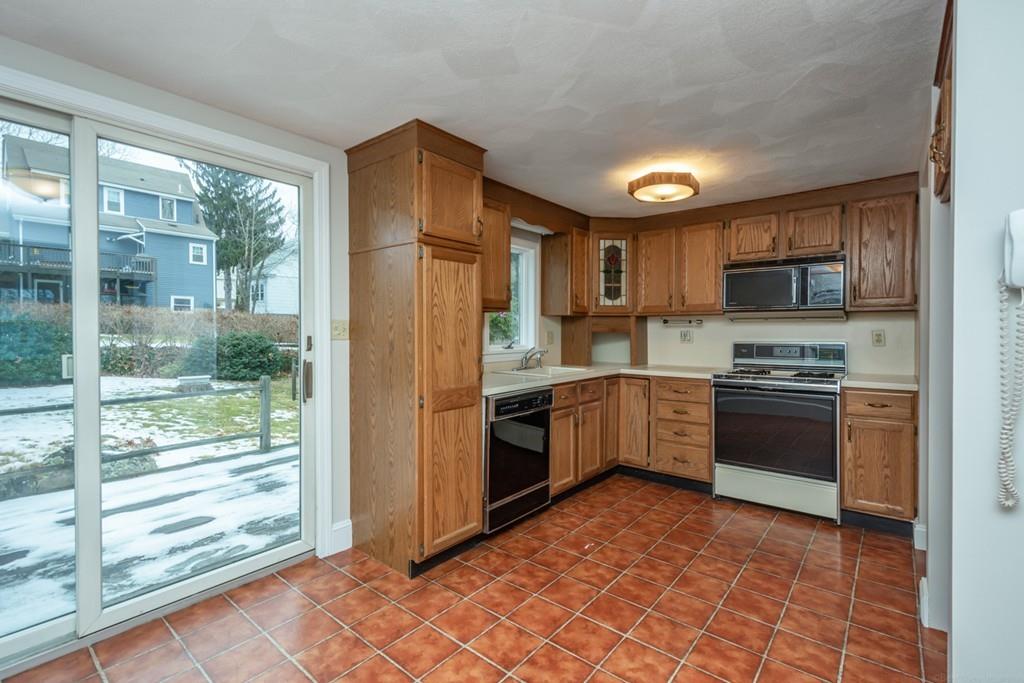 98 Prentice Street Waltham, MA 02451 - Photo 11 of 40 Gallery Image 11