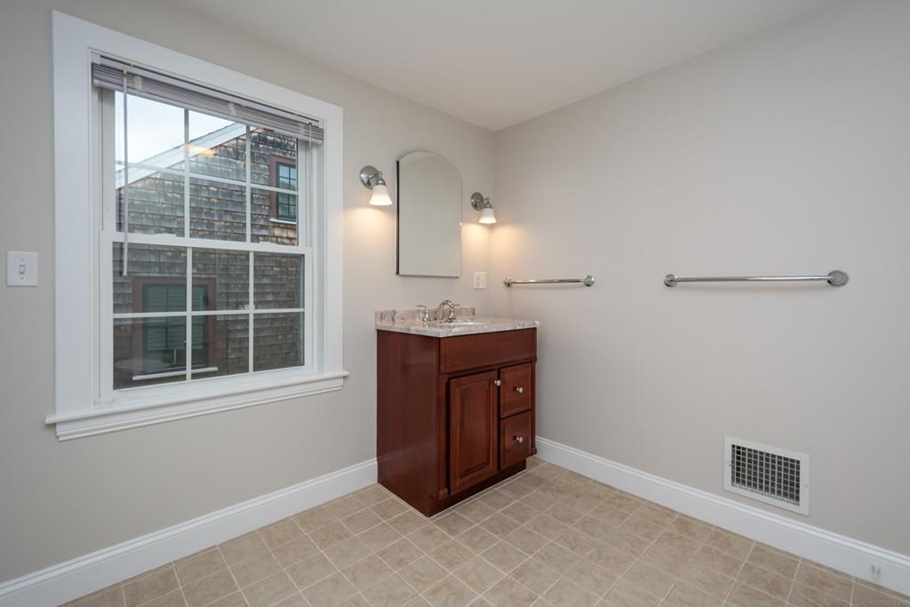 98 Prentice Street Waltham, MA 02451 - Photo 19 of 40 Gallery Image 19