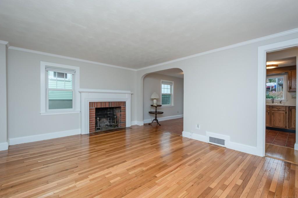 98 Prentice Street Waltham, MA 02451 - Photo 3 of 40 Gallery Image 3