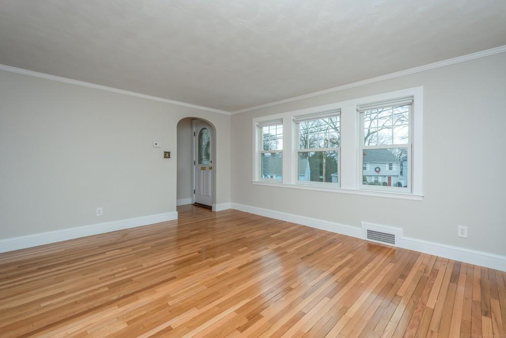 98 Prentice Street Waltham, MA 02451 - Photo 5 of 40 Gallery Image 5