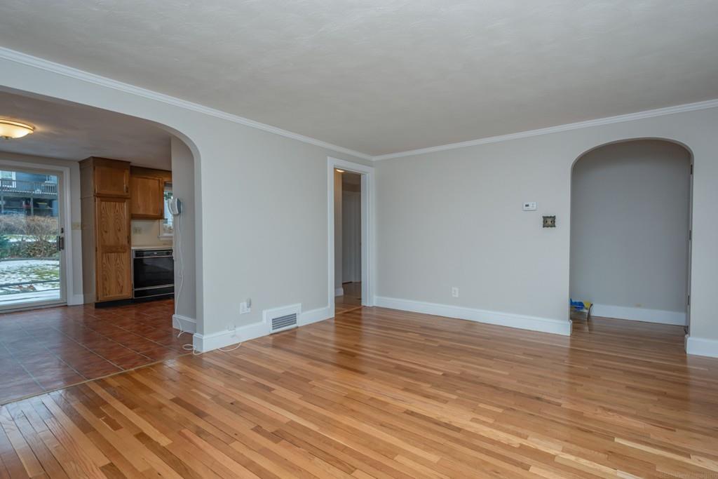 98 Prentice Street Waltham, MA 02451 - Photo 6 of 40 Gallery Image 6
