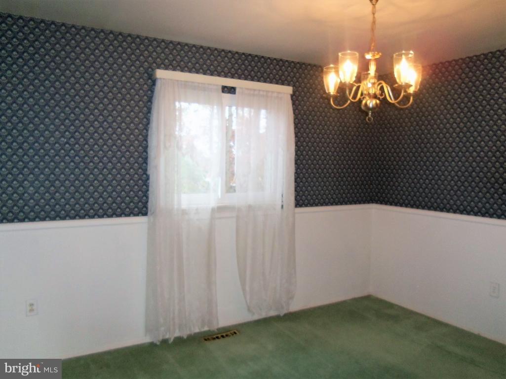 1807 Newcastle Road Baltimore, MD 21244 - Photo 9 of 27 Dining Room