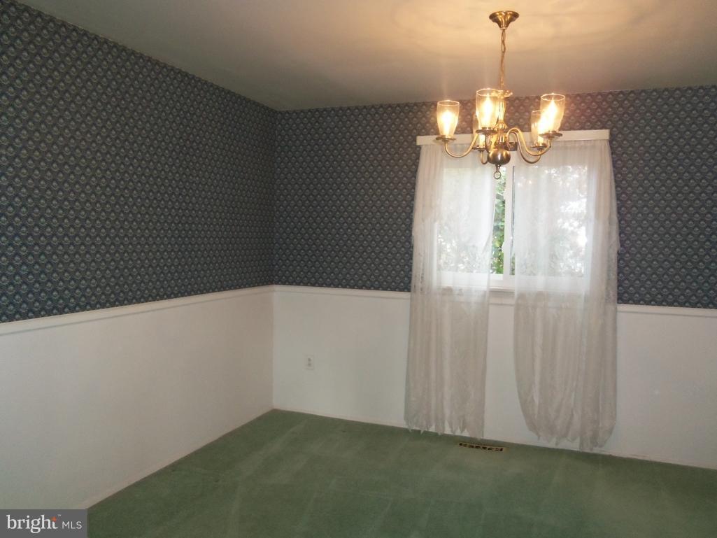 1807 Newcastle Road Baltimore, MD 21244 - Photo 10 of 27 Dining Room