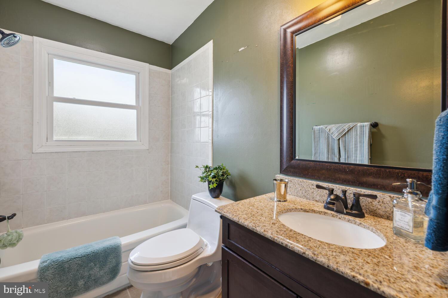 110 Rawlings Road Gaithersburg, MD 20877 - Photo 9 of 28 Main Level Full Bath