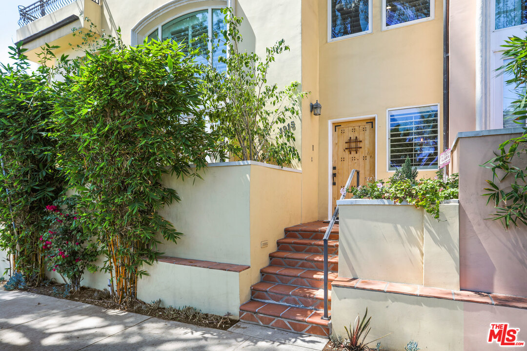 1915 Washington Avenue Santa Monica, CA 90403 - Photo 2 of 32