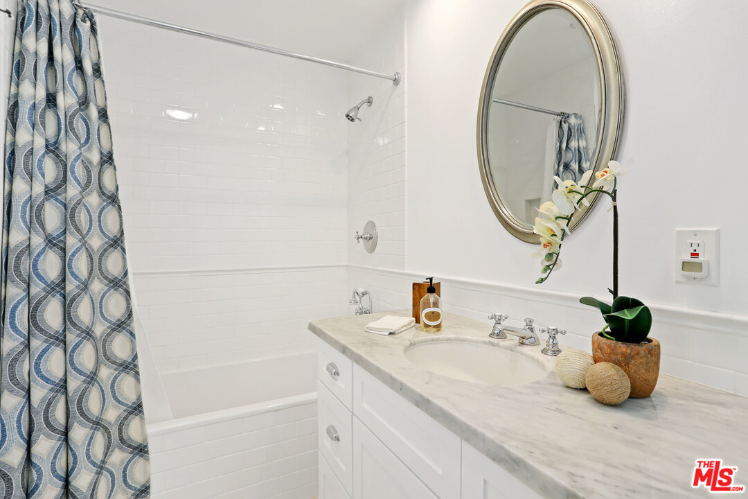 1915 Washington Avenue Santa Monica, CA 90403 - Photo 19 of 32