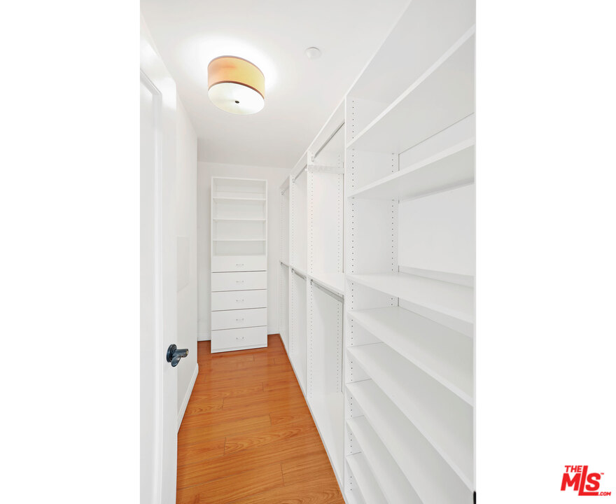 1915 Washington Avenue Santa Monica, CA 90403 - Photo 26 of 32