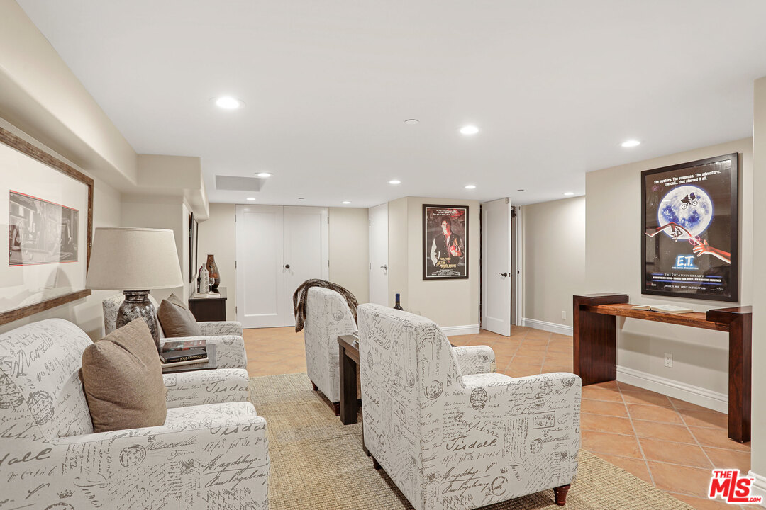 1915 Washington Avenue Santa Monica, CA 90403 - Photo 28 of 32