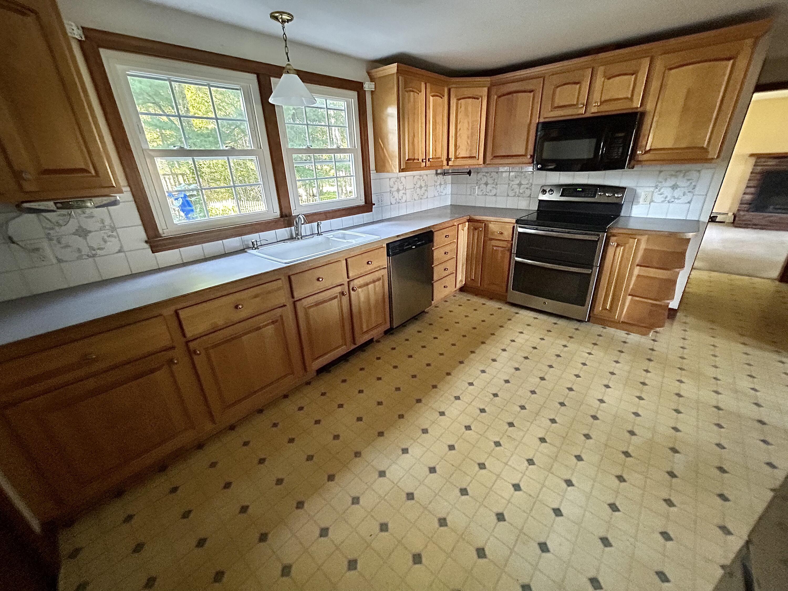 82 2 Rod Road Scarborough, ME 04074 - Photo 2 of 15 Kitchen