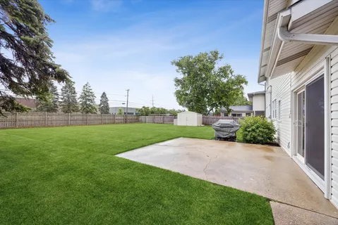 $575,000 | 919 East Ironwood Drive, Mount Prospect, IL 60056